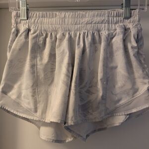 Lululemon Athletica Women's Gray And White Palm Patterned Shorts